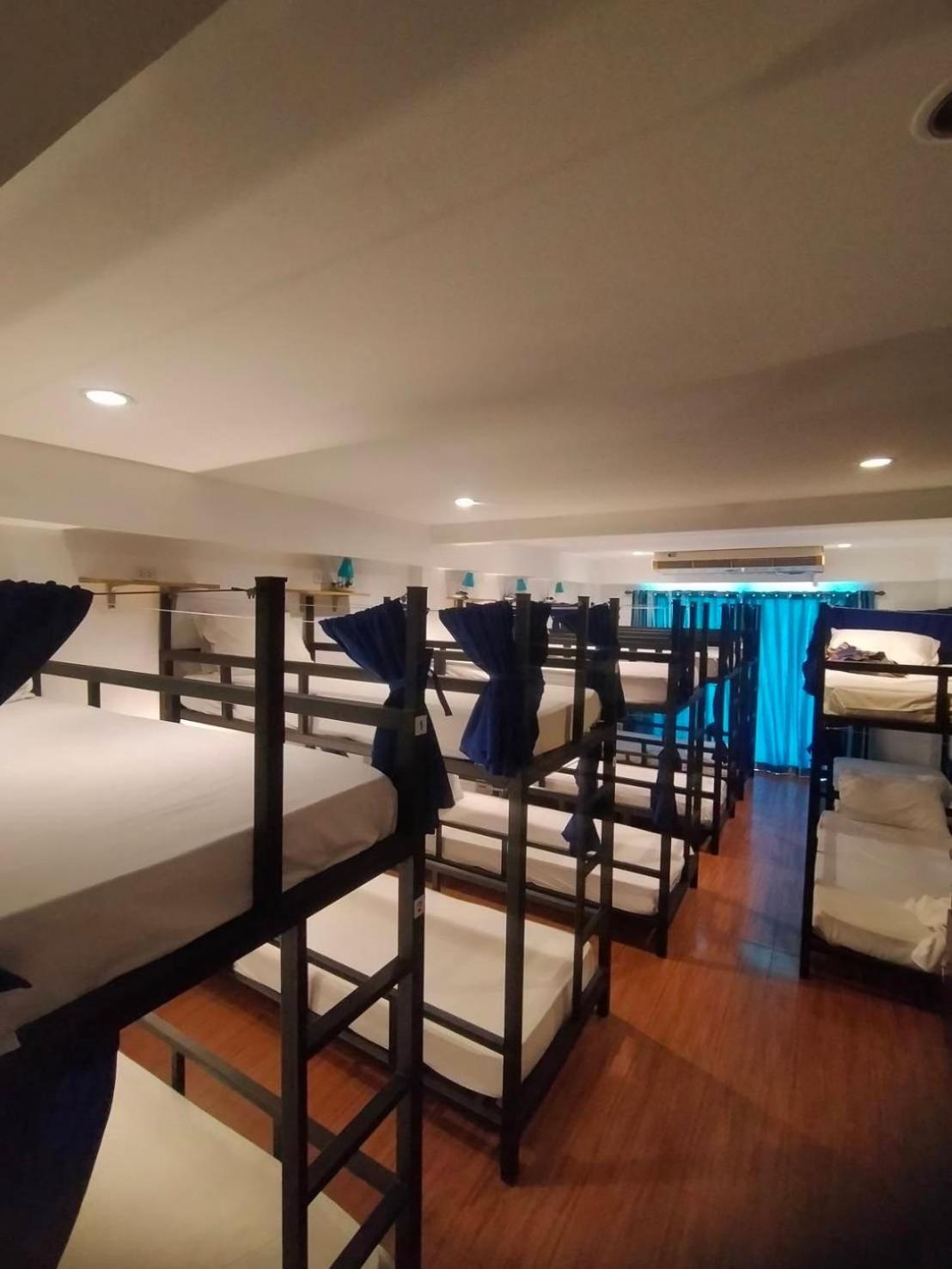 Popeyes Hostel Patong Exterior photo