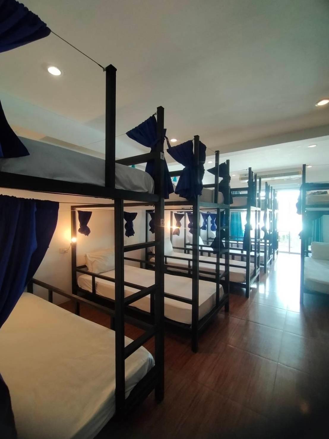 Popeyes Hostel Patong Exterior photo