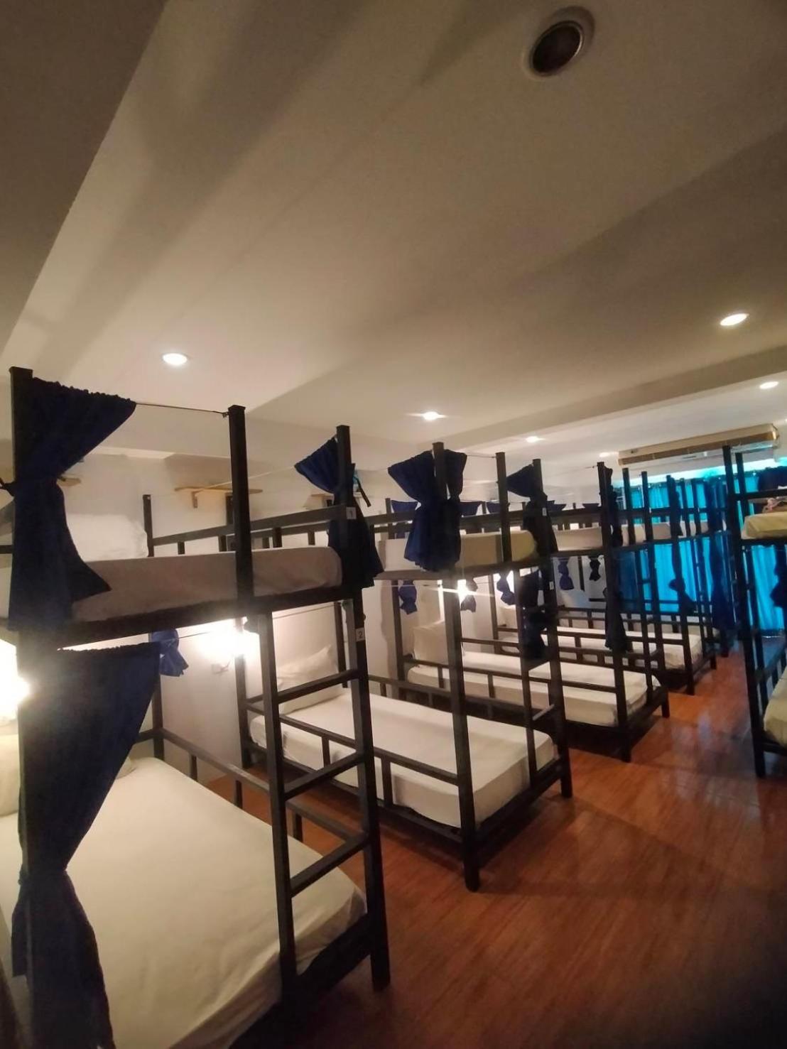 Popeyes Hostel Patong Exterior photo